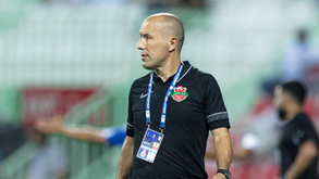 Emirados Árabes Unidos: Leonardo Jardim soma e segue no campeonato