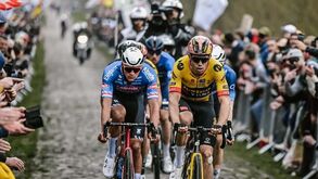 Mathieu van der Poel vence Paris-Roubaix