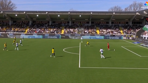 Guarda-redes do Hammarby candidata-se a 'blooper' do ano: confundiu a bola... com a marca de penálti