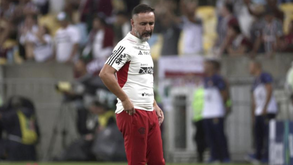 «Vá se f..., o meu Flamengo não precisa de você»: adeptos com cântico para Vítor Pereira
