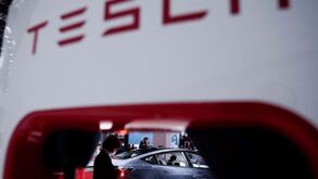 Funcionários da Tesla acedem a vídeos gravados pelas câmaras dos veículos