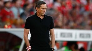 Schmidt 'levanta o véu' sobre substituto de Otamendi frente ao Inter e revela: «Grimaldo está apto»