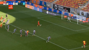 Equipa a lutar para não descer na Polónia arrisca um penálti à Panenka com 0-0... e o guarda-redes agradeceu