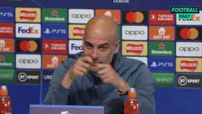 Guardiola não viu cotovelada de árbitro assistente a Robertson: «Estava atento ao Bayern e ao golfe»