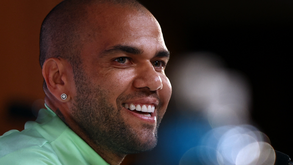 Dani Alves pode conquistar mais um troféu... mas na prisão