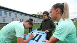 Jovens da Pediatria do IPO-Porto conviveram no relvado com a seleção feminina de futebol