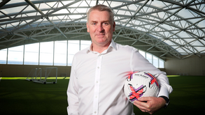 Dean Smith é o novo treinador de Ricardo Pereira no Leicester