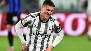 Vlahovic só fez trabalho individual no relvado e aumenta a dúvida para a receção ao Sporting