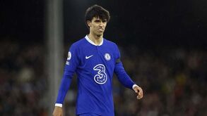 Antigo internacional inglês critica exibição de Félix ao lado de Sterling: «Não fizeram nada...»