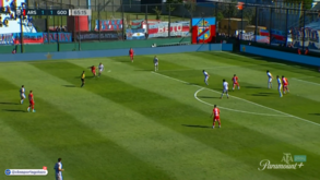 Às vezes arriscar dá sorte: lateral argentino marca golaço inglório