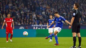 Nova 'dança' da lanterna na Alemanha: Schalke 04 goleia e empurra Hertha para último