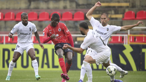A crónica do UD Oliveirense-Farense, 1-2: Talvez o problema esteja... no nome