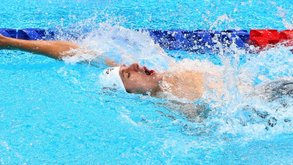 Marco Meneses a voar nas piscinas