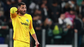 Adán ainda é mais herói do que vilão