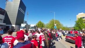 Assim foi a chegada do autocarro do Benfica a Chaves