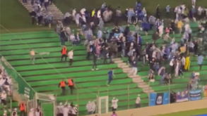 Claque do Santos invade área destinada aos adeptos do Grémio e o pânico instala-se nas bancadas