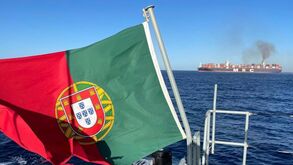 Vídeo mostra o momento em que jovem é resgatada após estar mais de 20 horas à deriva no mar no Algarve 