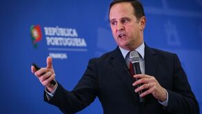 Governo vai rever medidas de apoio às famílias e promete atualizar pensões