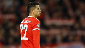 Comentário de Cancelo em publicação de Bruno Fernandes leva adeptos do Man. United a lembrar 'caso Tévez'