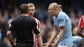 Central do Brentford revela estratégia de Haaland para distrair adversários: «Uns beliscões aqui e ali...»