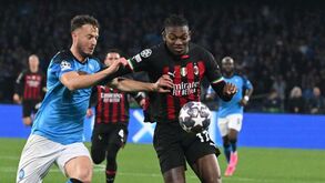 Nápoles-Milan, 1-1: Rafael Leão supersónico arruma napolitanos