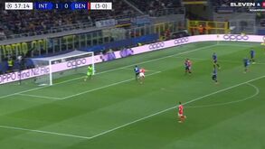 O golo do Benfica em Milão: Centro de Rafa e Aursnes a marcar de cabeça 'à ponta de lança'