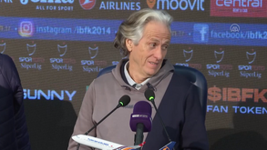 Perguntaram a Jorge Jesus se Arda Güler pode chegar ao nível de Rafael Leão: «Está a brincar ou a falar a sério?»
