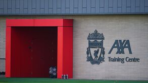 Jovens do Liverpool têm cláusula... para os carros: «Não queremos que andem aí de Ranger Rover»