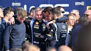 WRC presta tributo a Craig Breen: muita emoção na homenagem ao malogrado piloto irlandês