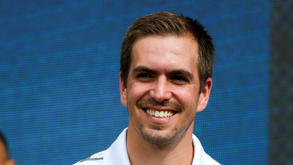 Philipp Lahm na calha para render Kahn