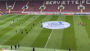 Ambiente no aquecimento do Sporting-AZ Alkmaar ao som de 'O Mundo sabe que...'