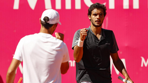 Francisco Cabral 'vinga-se' de campeões do Estoril Open e procura em pares o 3º título ATP