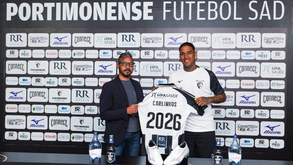 Carlinhos prolonga ligação ao Portimonense até 2026