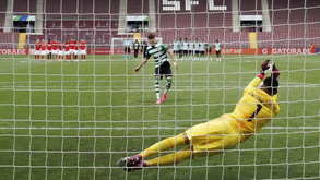 Sporting-AZ Alkmaar, 2-2 (3-4 pen.): Montanha russa acaba em desilusão