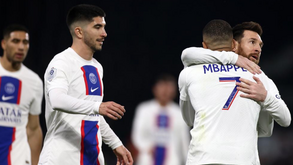 Mbappé decide  mas sem brilho
