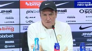 Cuca é apresentado no Corinthians e fala de condenação por violação: «Subiu uma menina ao quarto...»