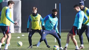 Barcelona estreia miúdo de 15 anos na convocatória