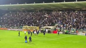 Como um mini Dragão: jogadores do FC Porto ficaram largos minutos a agradecer apoio dos adeptos no relvado