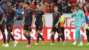 Crise do Bayern: Toupeiras, namoradas polémicas, acidentes de esqui e até murros no balneário