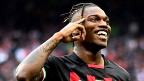 Rafael Leão marca como nunca e 'pressiona' direção do Milan para a renovação