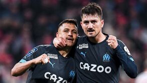 Autogolo nos descontos salva Marselha na visita a Lyon