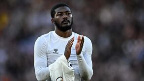 Maitland-Niles confirma saída do Arsenal após duas décadas: «Altura de encontrar uma nova casa»