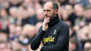Oficial: Cristian Stellini de saída do Tottenham 