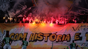 Imagens que falam por si: Claque do V. Guimarães celebra 24.º aniversário com tarja gigante