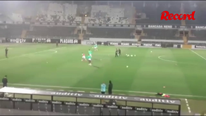 Jogadores do Sporting realizam longa sessão de treino no relvado do D. Afonso Henriques