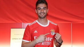 Guarda-redes de 19 anos renova contrato com o Benfica