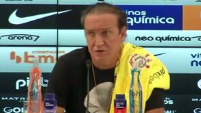 Cuca cede à pressão e deixa Corinthians após dois jogos: «Foram dias de pesadelo, quase como um massacre»