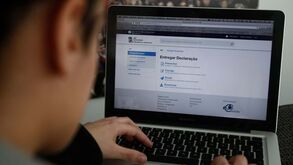 Atraso no reembolso do IRS: saiba quais as fases do processo até o dinheiro chegar à conta