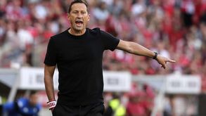 Sporting cita Schmidt e critica posição do treinador do Benfica sobre o VAR: «É de espantar...»