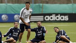 Rojo recorda desentendimento com Enzo Pérez: «Acertava-lhe de propósito e mijava-me a rir...»